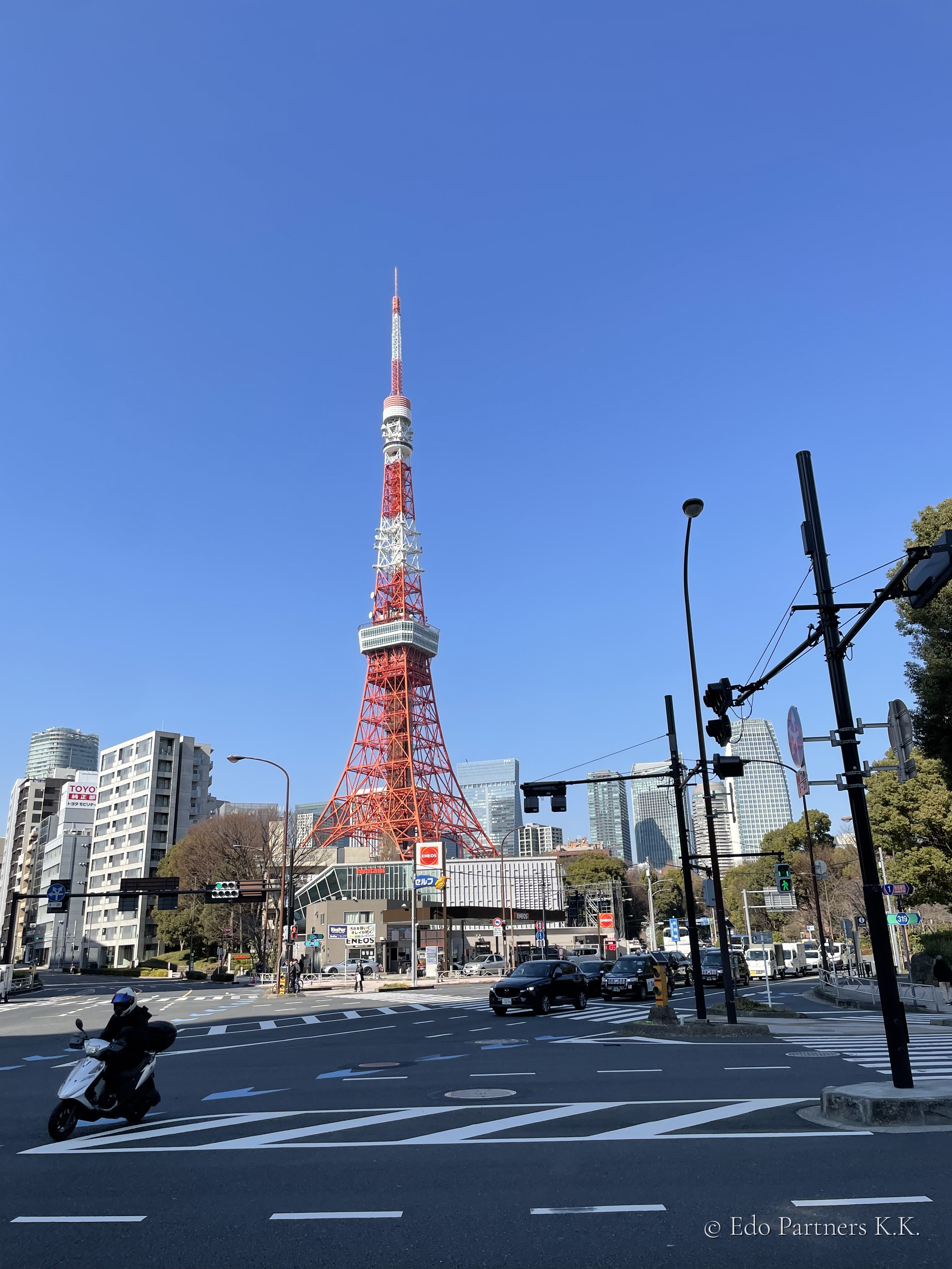 Tokyo Tower seen from a street-level intersection near Shiba Park